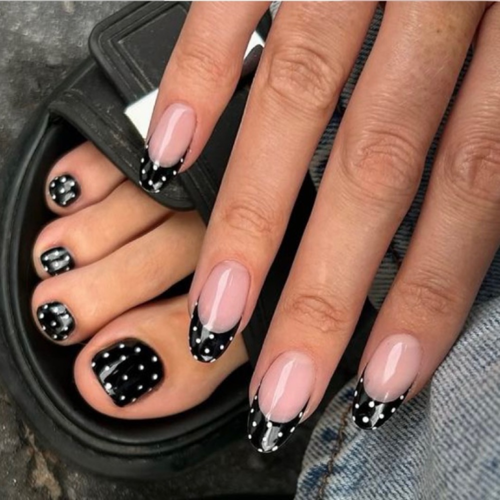 Pinterest inspired Polka Dot Press-On Nail Set ☕️